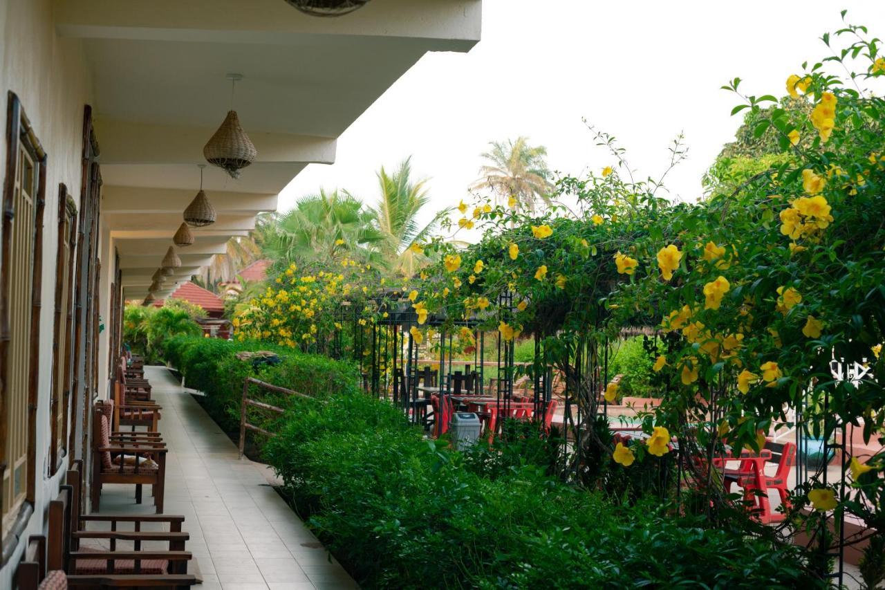Bamboo Garden Hotel Serrekunda Exterior photo