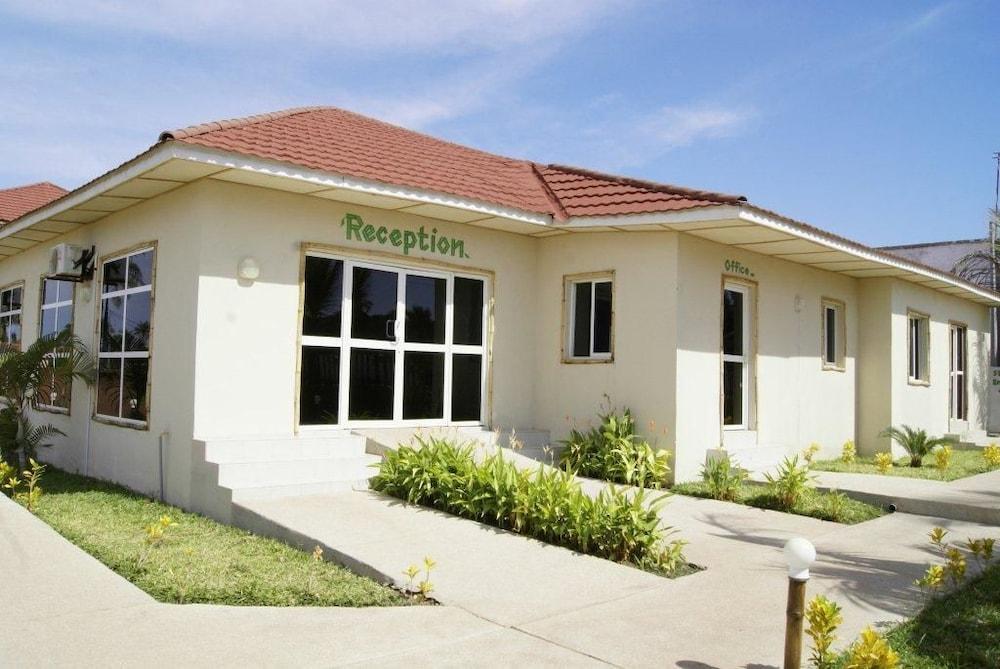 Bamboo Garden Hotel Serrekunda Exterior photo
