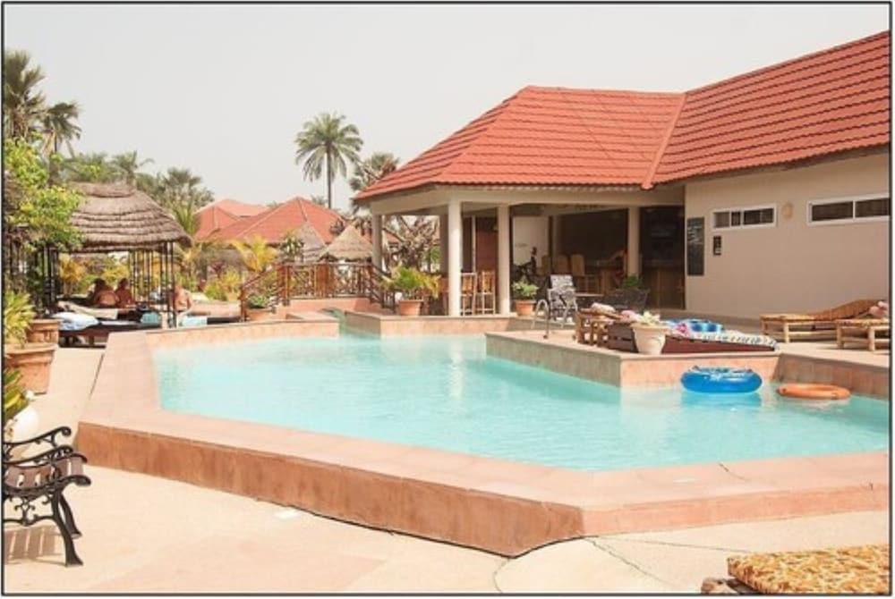 Bamboo Garden Hotel Serrekunda Exterior photo